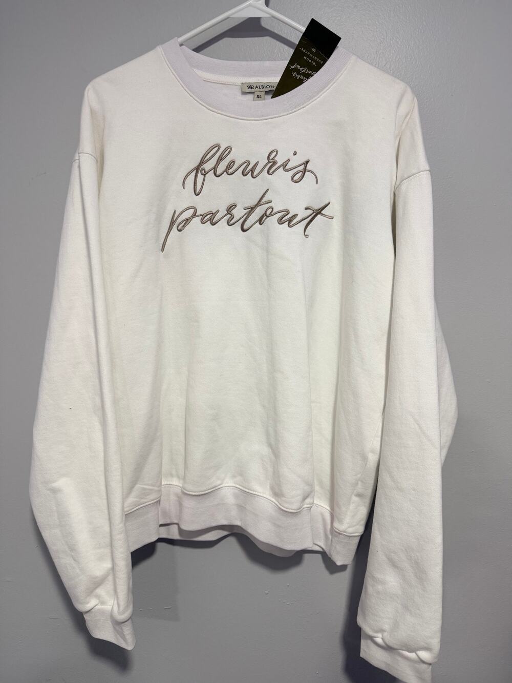 NWT Albion Fit "Fleuris Partout" Crew Sweatshirt XL